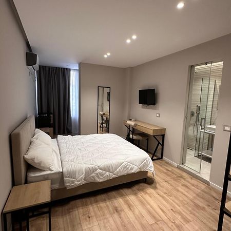 Amazon 8 Guesthouse Tiranë Ngoại thất bức ảnh