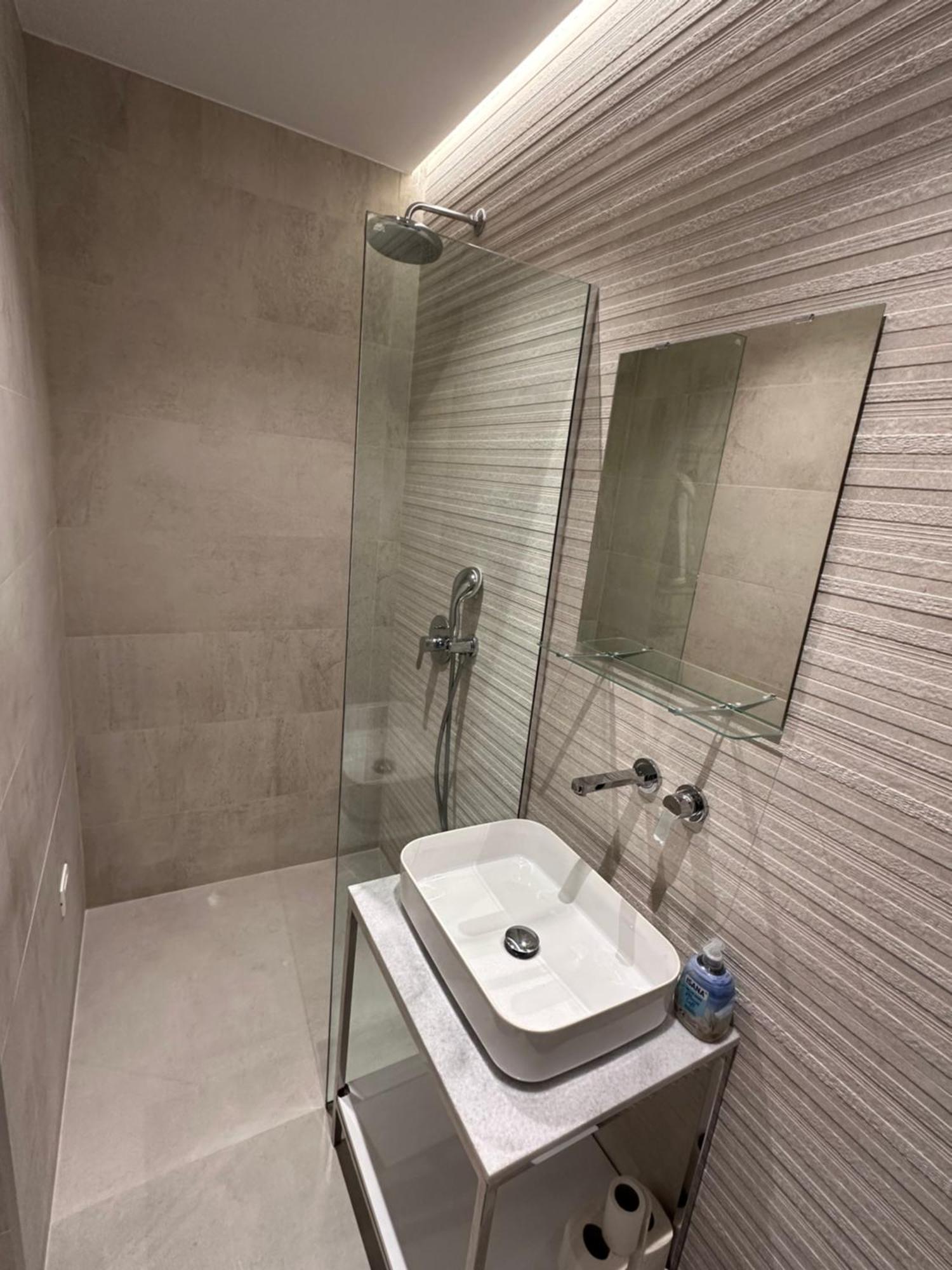 Amazon 8 Guesthouse Tiranë Ngoại thất bức ảnh