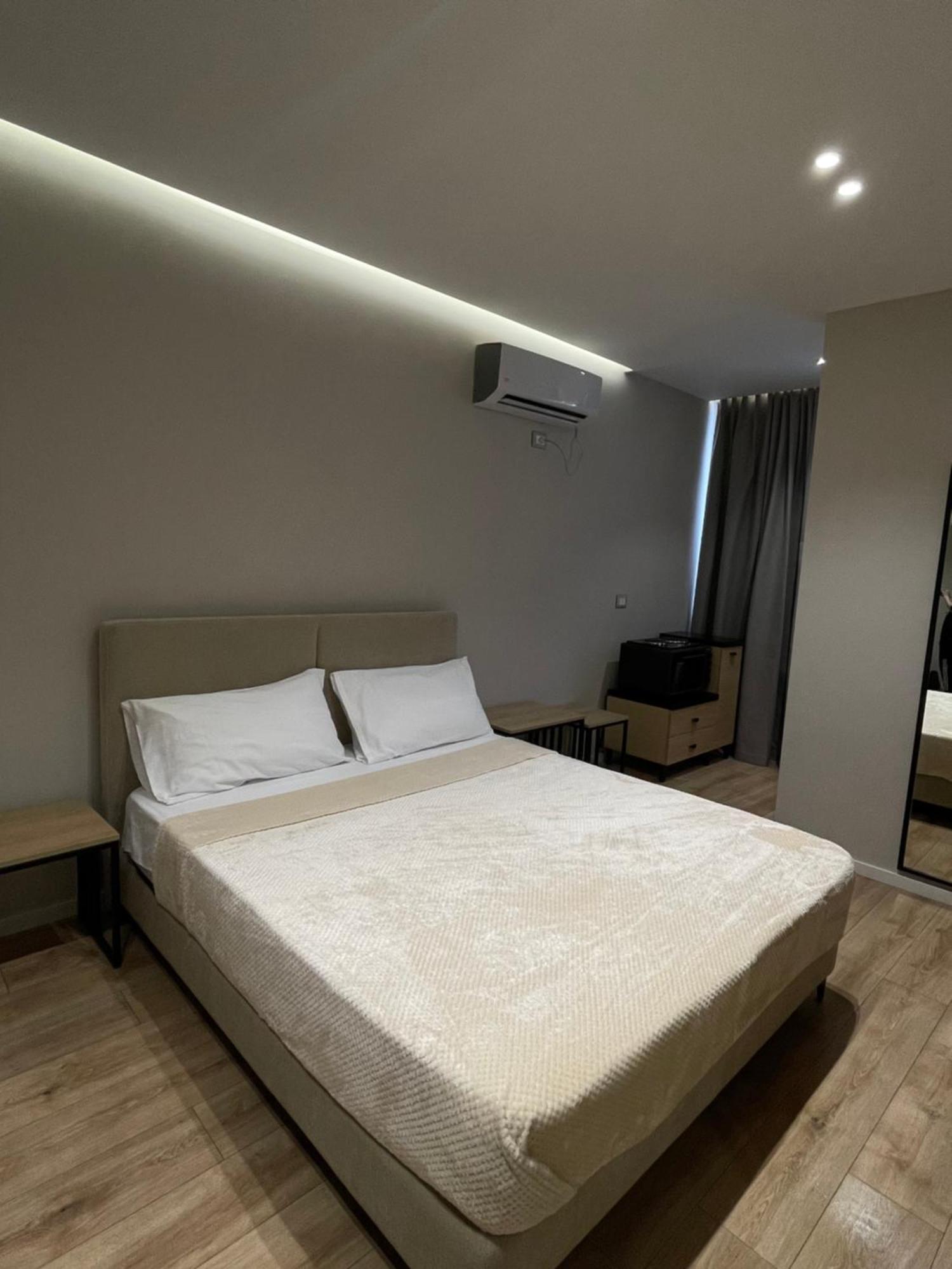 Amazon 8 Guesthouse Tiranë Ngoại thất bức ảnh